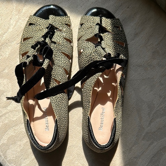 BEAUTIFEEL EDYTA LACE UP GIRAFFE PRINT LOW WEDGE OPEN‎ TOE CUTOUT FISHERMAN. - Picture 1 of 13